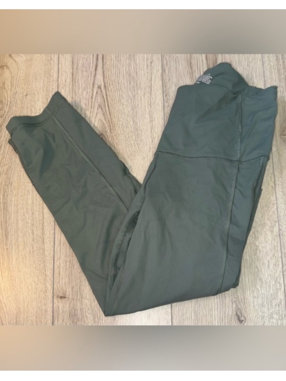 Victoria's Secret sport vsx Green High-Waist Capri crop knockout Leggings tights